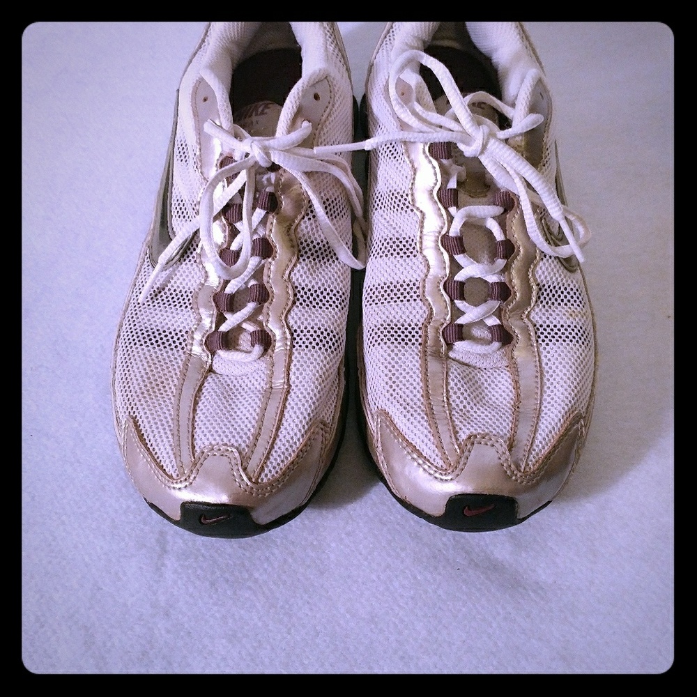 Women's size 8.5 Nike Reax tennis shoes